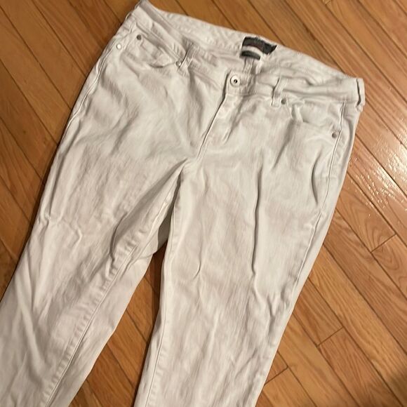 Torrid white vintage stretch crop boyfriend 🌻 - Picture 2 of 8